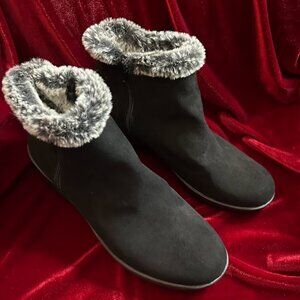 Basic Editions Size 10 Black Winter Short Boots with Grey Faux Fur Trim